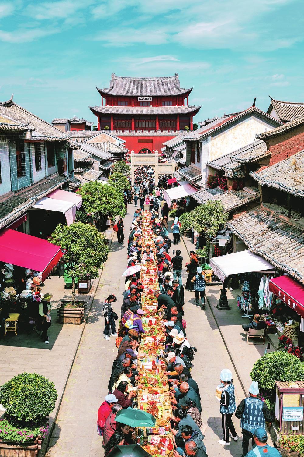 巍山小吃节长街宴。 巍山县委宣传部供图