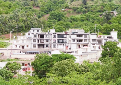 新建成的永平县北斗乡双河村易地扶贫搬迁集中安置点.(摄于7月1日)