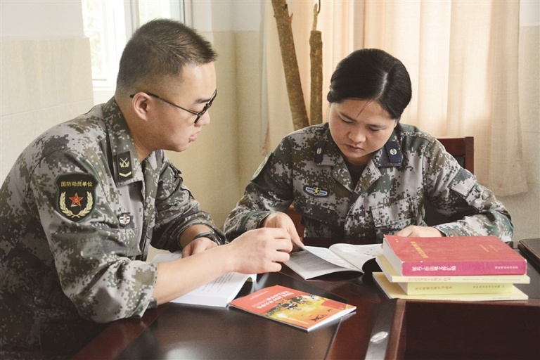 应征青年的"知心姐姐"——记大理军分区动员处参谋徐会