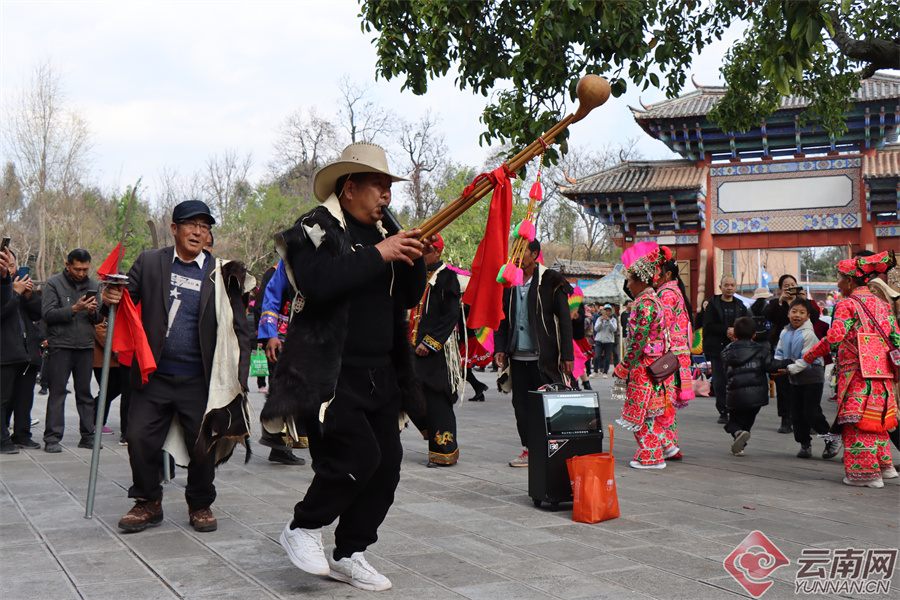 南诏铁柱踏歌会延续千年欢庆盛典